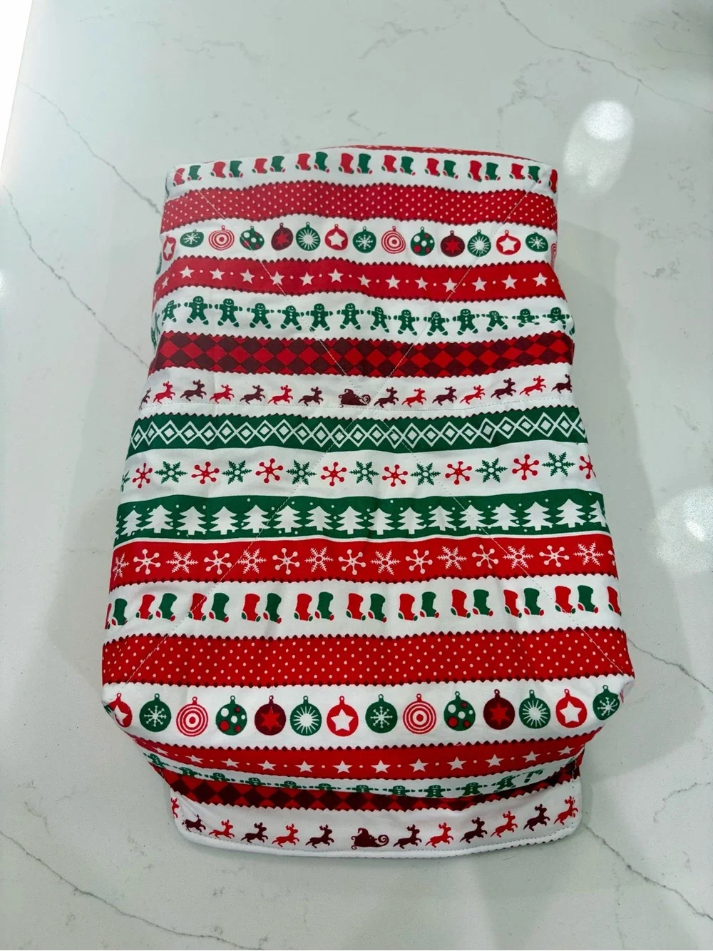 Holiday Baking Dish Cozy with Festive Red & Green Kitchen Linen